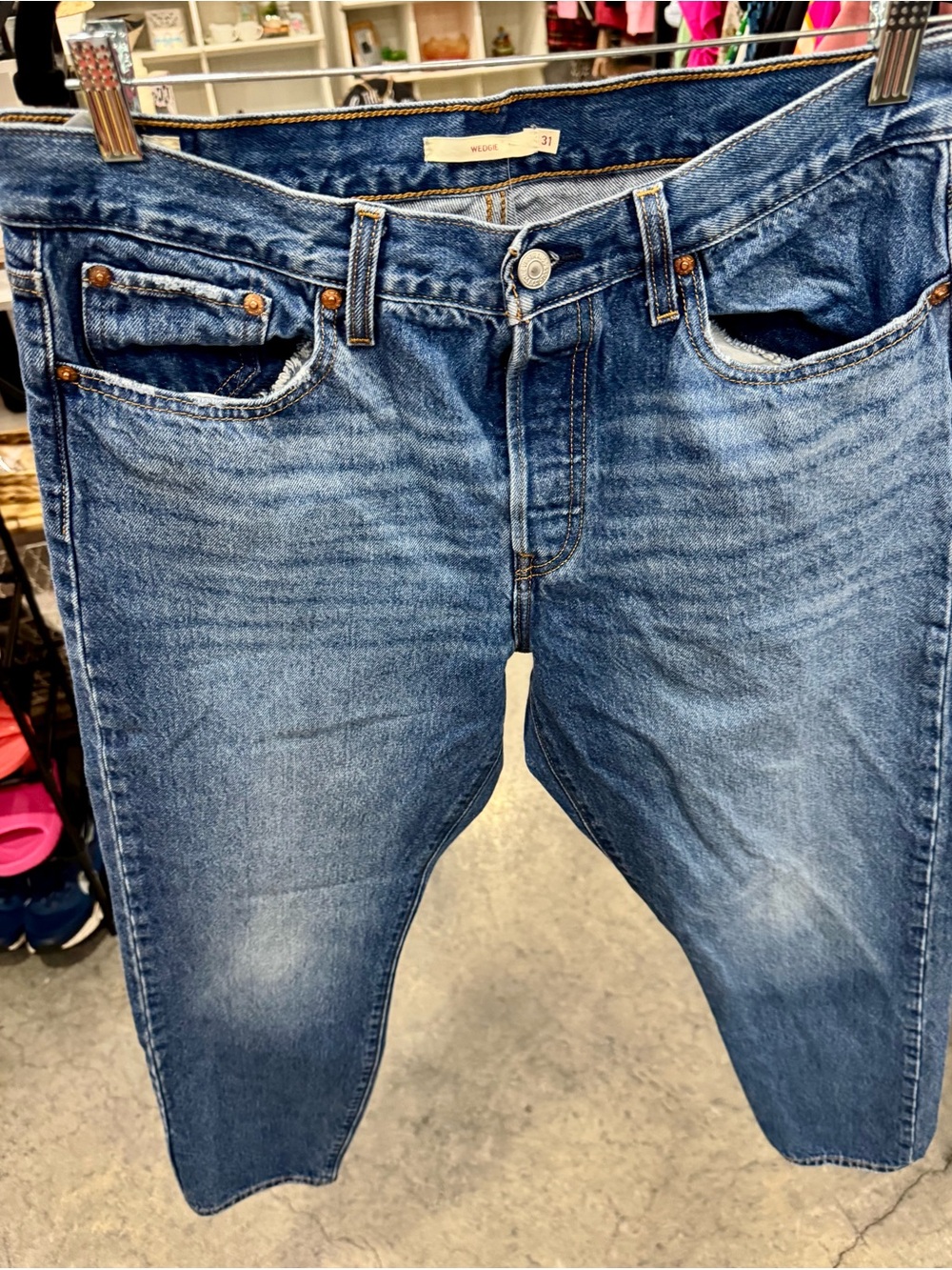 Levi's Relaxed Jeans in Blue Denim with Contrast Stitching